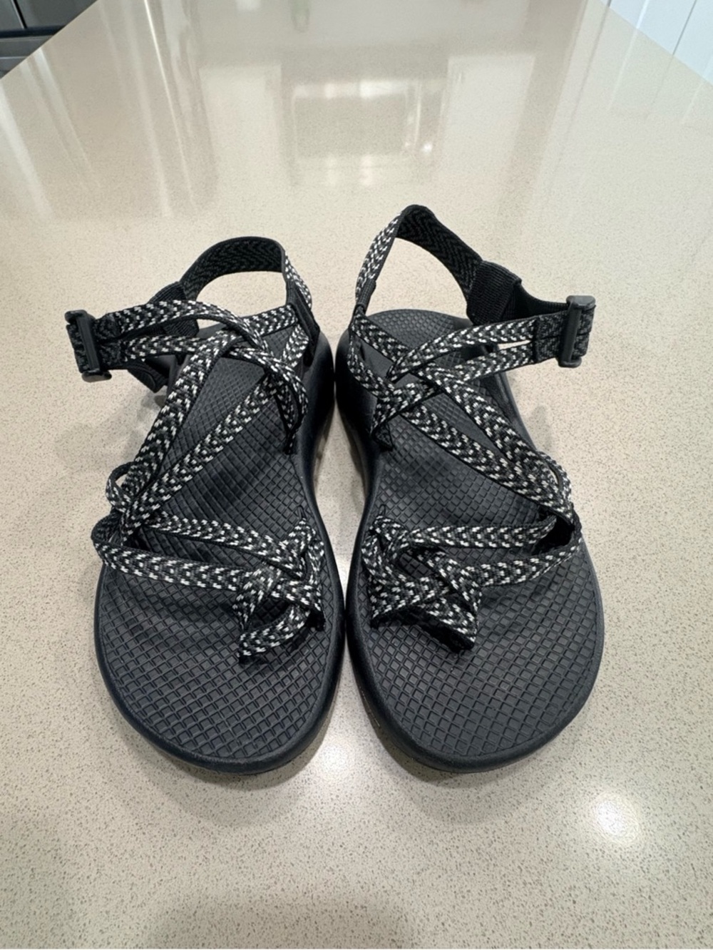CHACO ZX/2 BLACK GRAY WHITE SANDALS WOMAN SIZE 7